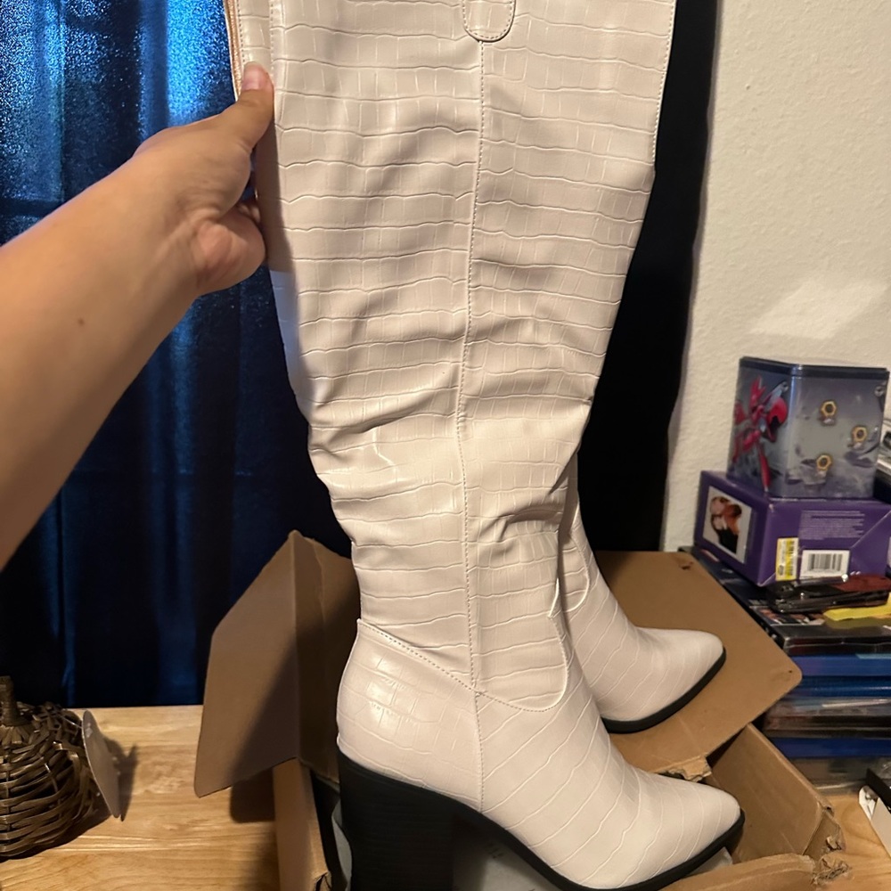 Ladies bone color/extra wide calf length boots (9W)